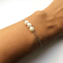 Load image into Gallery viewer, Trio fine silver chain bracelet with three dainty pearls