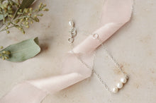 Load image into Gallery viewer, Trio fine silver chain bracelet with three dainty pearls
