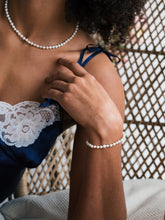 Load image into Gallery viewer, Deco ~ Pearl knotted bracelet