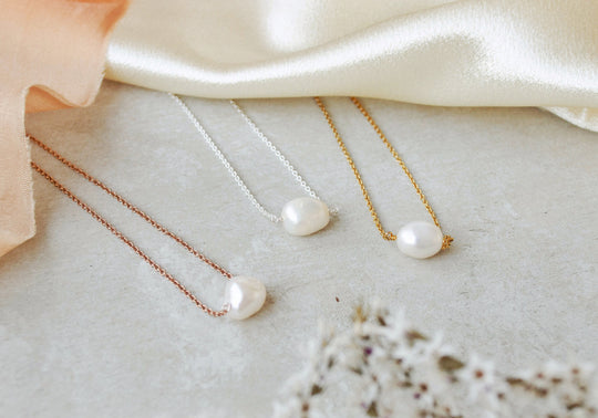 Solo single pearl necklace