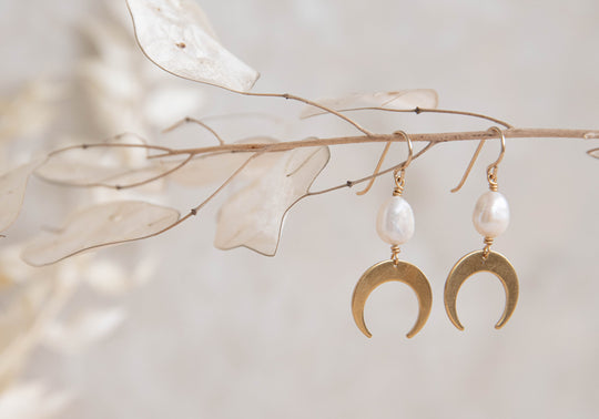 Luna Pearl Earrings