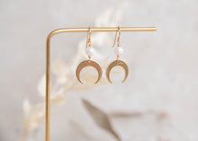 Load image into Gallery viewer, Luna Pearl Earrings