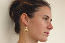 Load image into Gallery viewer, Luna Pearl Earrings