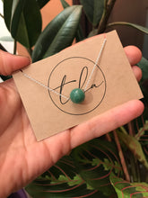 Load image into Gallery viewer, Solo green Jade necklace
