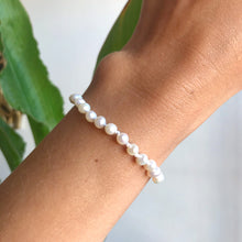 Load image into Gallery viewer, Deco ~ Pearl knotted bracelet