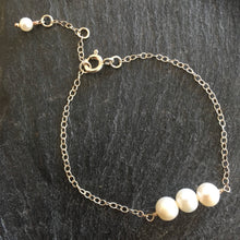 Load image into Gallery viewer, Trio fine silver chain bracelet with three dainty pearls
