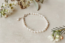 Load image into Gallery viewer, Deco ~ Pearl knotted bracelet
