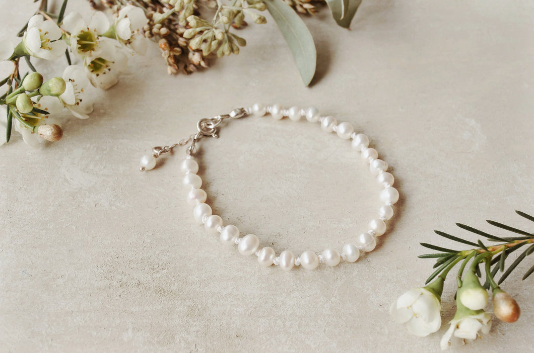 Deco ~ Pearl knotted bracelet