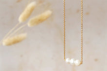 Load image into Gallery viewer, Trio necklace in freshwater pearl
