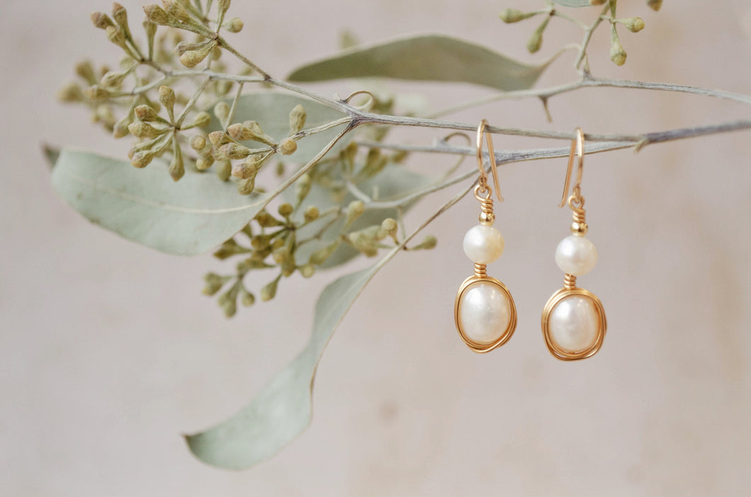 Emba earrings in pearl