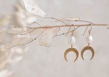 Load image into Gallery viewer, Luna Pearl Earrings
