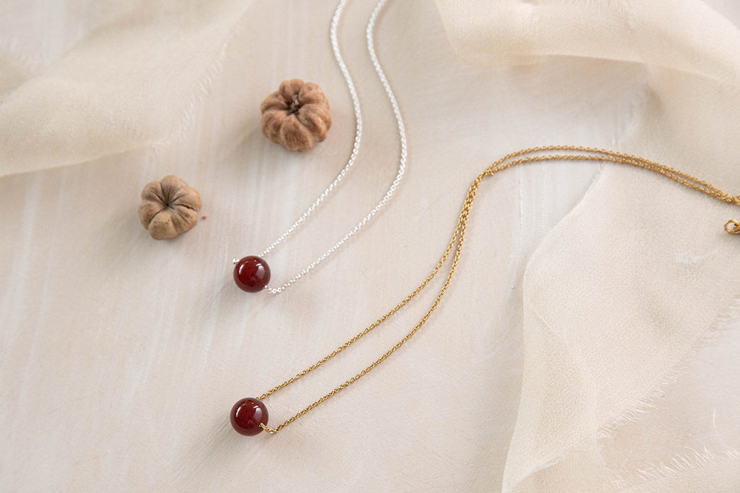 Solo red agate necklace