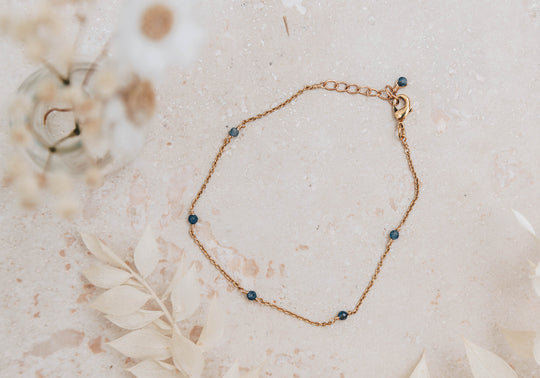 Daisy bracelet with tiny suspended sapphire beads